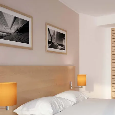 ホテル Valamar Parentino