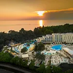 ホテル Valamar Parentino